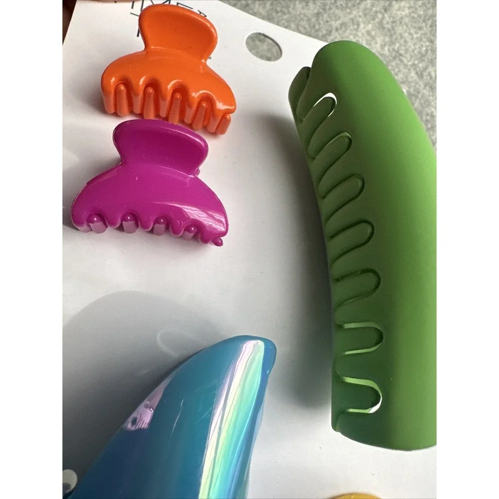 New Time And Tru Hair Claw Clip Lot of 2 Sets Colorful Retro Artsy Teacher Lg Sm